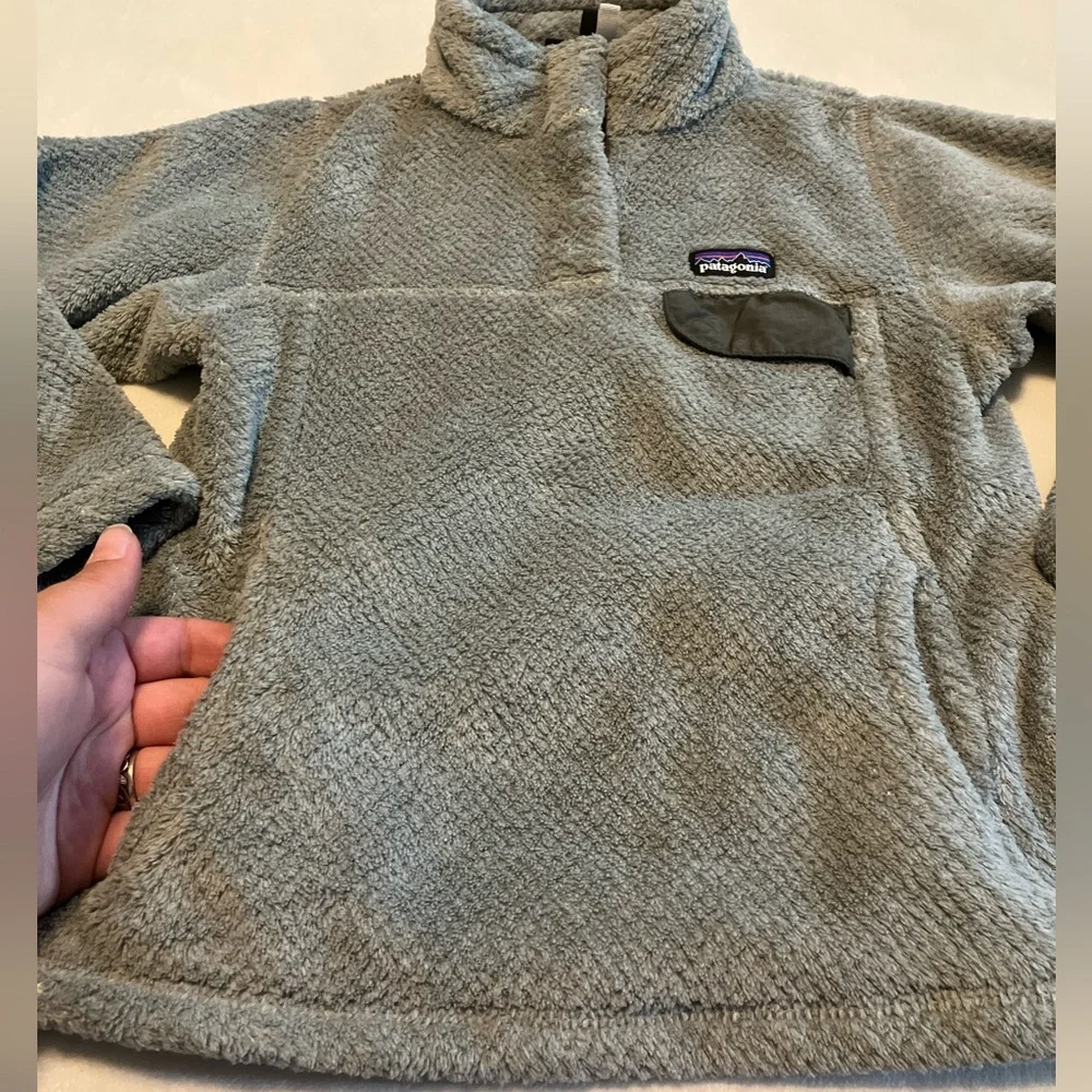 Patagonia Soft Gray Fleece Jacket - Picture 2 of 6